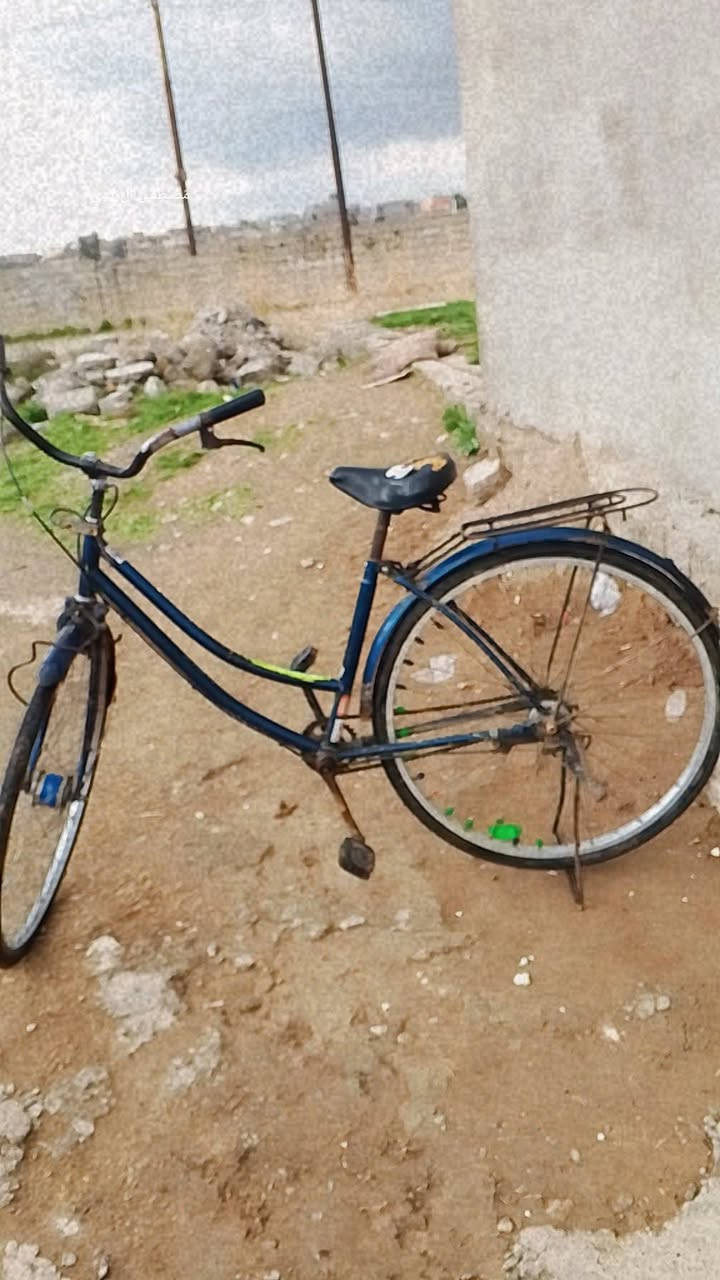 بايسكل عبد الحليم حجم 27 منطقه الرشيديه  السعر 40 بي مجال قليل رقم الهاتف ***********
