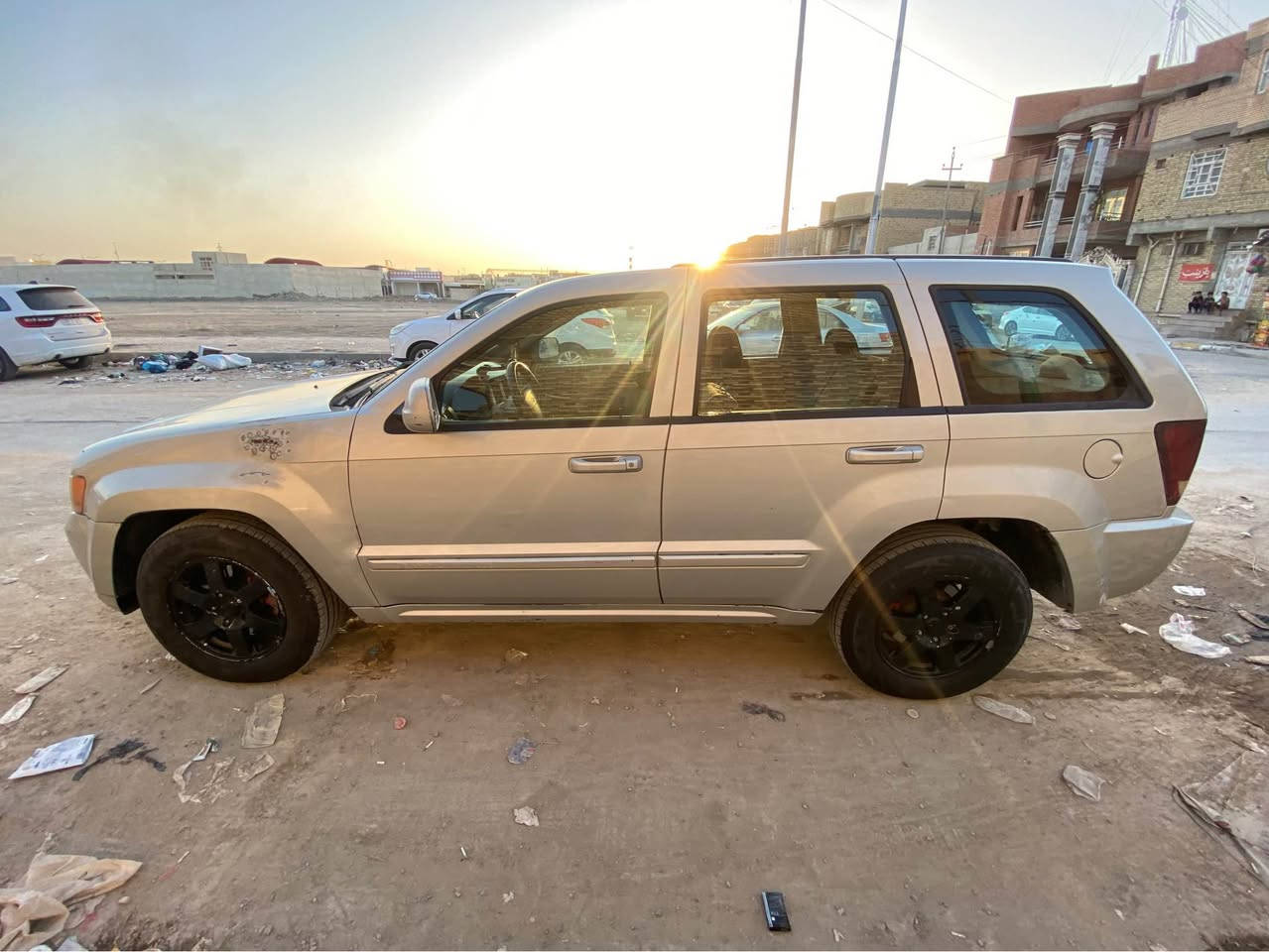 جيب كراند شيروكي لاريدو مديل ٢٠٠٨
سياره ما بيها ضرر بس الي موضح بصور 
سياره رقمها بغداد سنوية جديده 
سياره ماشية ٢٩٠ الف 
سياره كامله نقصها فقط حدادية 
 سياره مكانها ناصريه المركز 

رقمي ***********
وشكرا ناصرية, ذي قار
