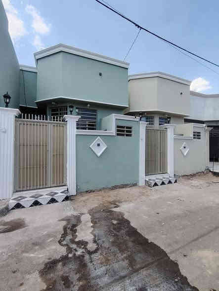 دار للبيع المساحة 80متر مع كافه خدمات تبليط ماء كهرباء طابو زراعي سند 25اقرار محكمه تنازل بسم المشتري قريبه للشارع العام مقابل ملحق قريه الغدير السعر 25مع المجال اتصل ***********
