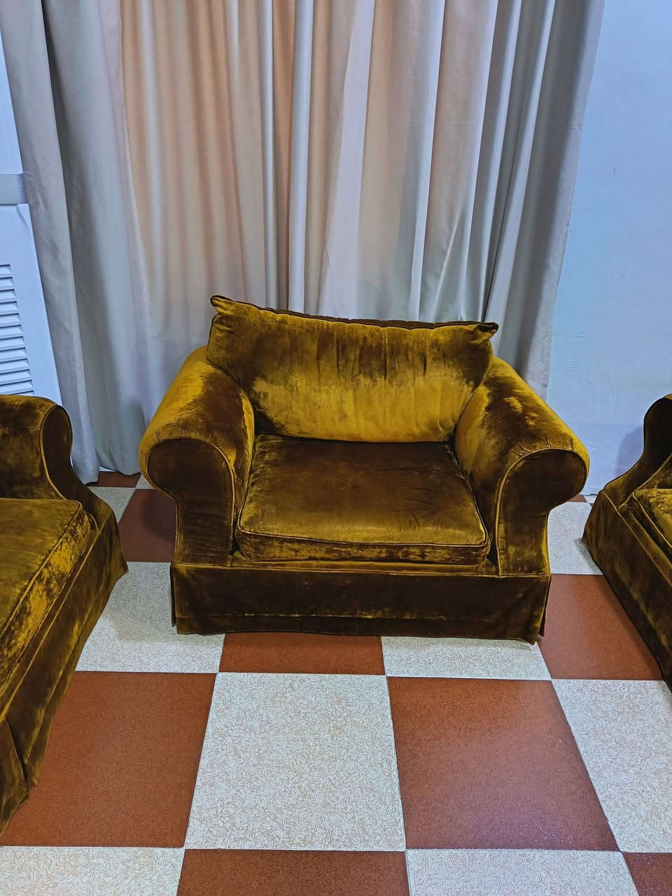 طخم قنفات 3 قطع سبع مقاعد متحركه باله إيطالي للبيع سعر 400 وبي مجال للاستفسار الاتصال ***********
