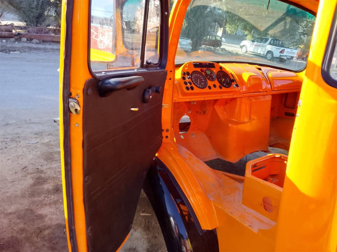 سلام عليكم للبيع قماره تك بلادي مامبدل بيه لا سكف ولا ضهر مصبوغه عام العنوان الفلوجه السعر 8ملاين وبيه مجال للستفسار اتصل على رقم ***********
