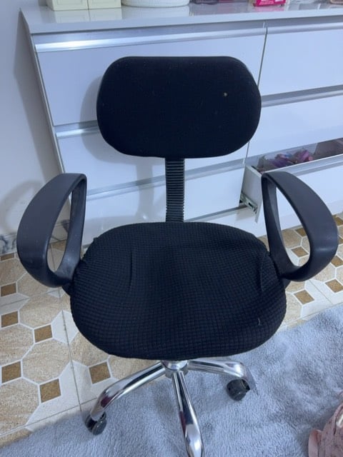 العنوان صلاح الدين سامراء 
كرسي مكتب اخو الجديد قليل الاستخدام 
بي مجال 
