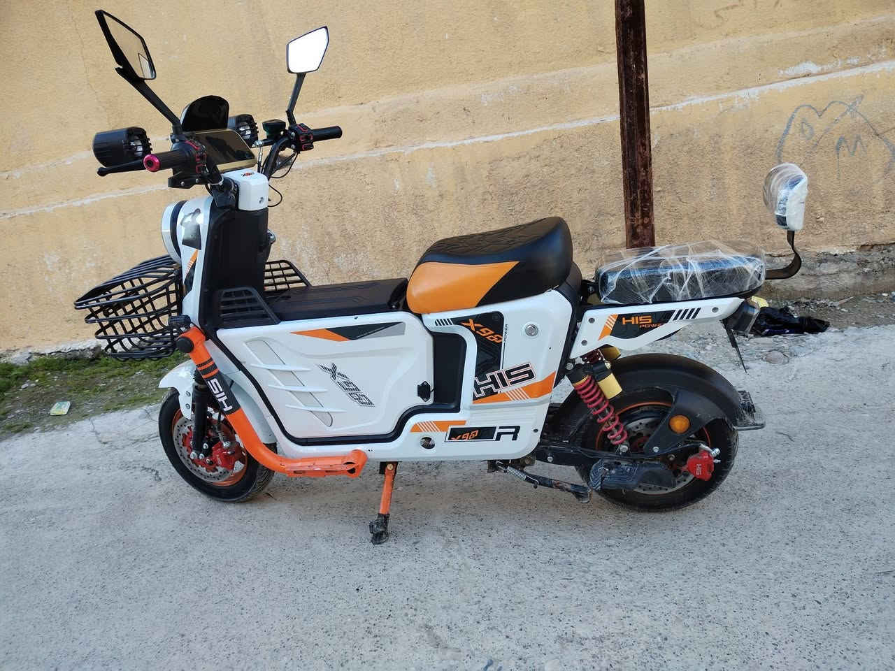 ألسلام وعليكم ماطور شحن X900 شرط كلو شغال وباتريات جداد ماطور نظيف وجديد
السعر 450 وبي مجال


**إذا كنت صاحب هذا الإعلان وتريد حذفه لأي سبب، رجاءا أرسل رسالة إلى الدعم الفني**