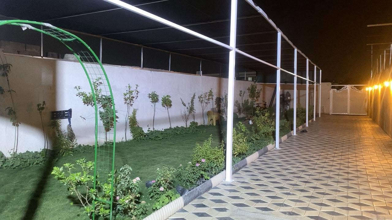 بيت 580 متر الواجهه 9 النزال 63 متر عالشارع العام مقابل متوسطة  الطموح وابتدائية الكلمات . عنوانه بغداد حي اور حي الكوفة قرب تقاطع حسينية المصطفئ البناء حديث 2025 / ملاحضة البيت من الخلف واجهته 10 متر / بقية التفاصيل بالفيديو .للاستفسار اتصل ***********
