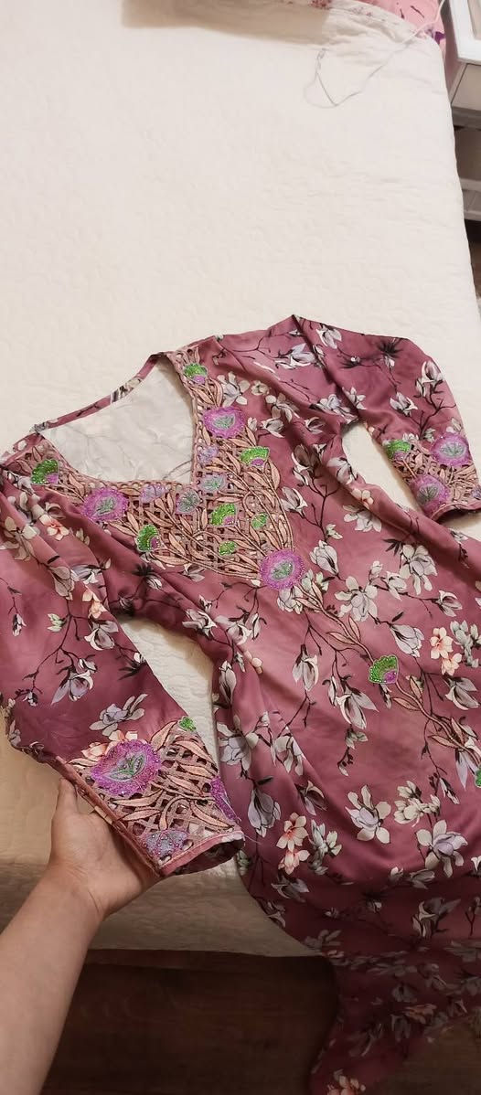 مخور نسائي شي أن يلبس قياس 42 متوفر توصيل بنات لكل مكان
السعر فقط 12 اول تم اثبت حجز 💜


**إذا كنت صاحب هذا الإعلان وتريد حذفه لأي سبب، رجاءا أرسل رسالة إلى الدعم الفني**