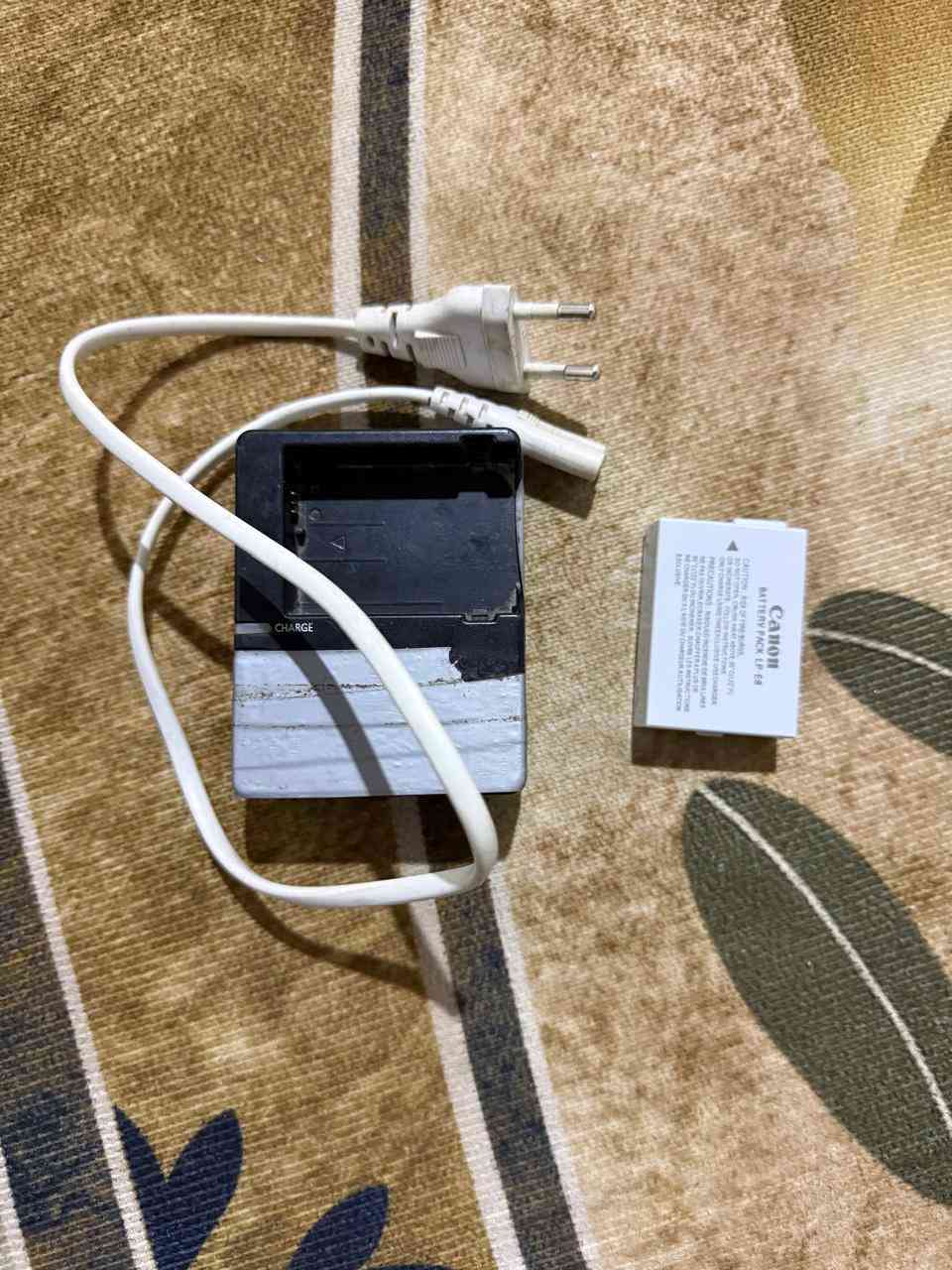 سلام عليكم كانون D700 نضافه 90بالميه السعر 500
***********
