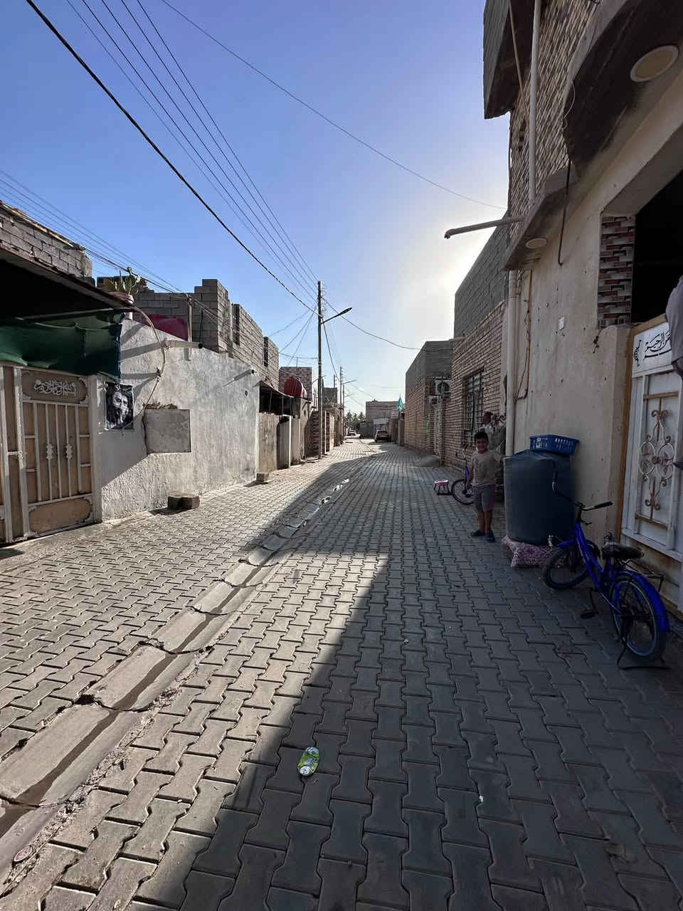 بيت للبيع خلف ملعب الحريه المساحه 100متر يحتوي علا استقبال 5—4صاله 6—4معا حمام داخلي ودرج مطبخ 4—3غرفت نوم 6—4انتصال ***********
