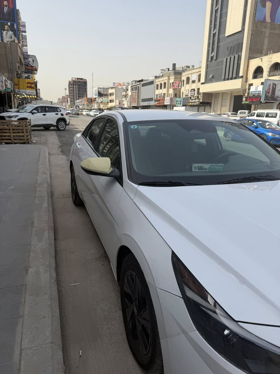 سلام عليكم النترا هايبرد وارد امريكي 2023  سيارة كما موضح بلصور وصور الحادث مال امريكا هم موجودة الصور الي مأشر عليهن بيهن بارد وحدة بمريكا وحدة هنا وبيها هاي الرصعه بلقمارة هم مأشر عليها هاي بلشحن قطرة صبغ مابيها السيارة 
موصفاتها نص فول المعروفه مكان السيارة المنصور الرقم *********** 
السعر 170 وبيها مجال شويه
