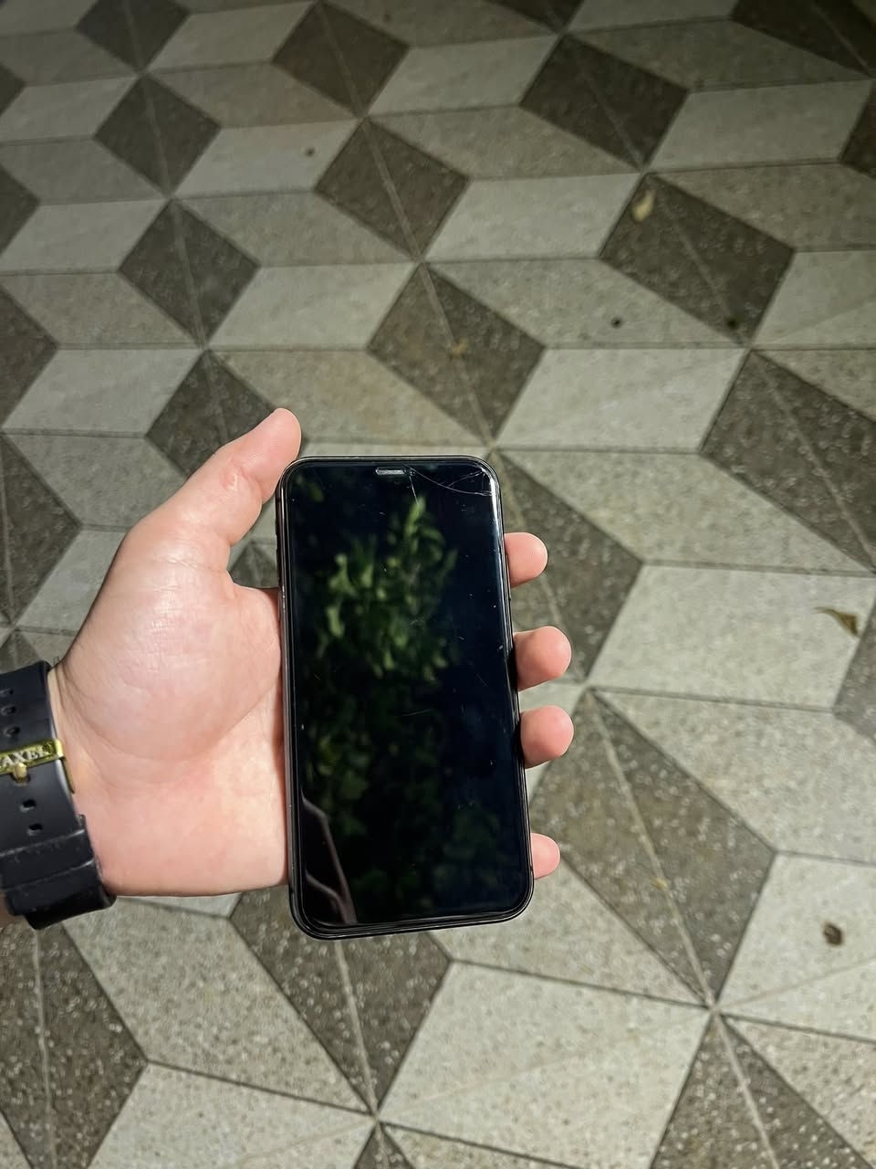 السلام عليكم 

iPhone 11 📱
بطارية 🔋 75 بلادي 
ذاكره 128
جهاز بلادي شركه ونظيف كلش 
فقط مبدل شاصي تجي تفحص وتاخذ 
السعر 215 وبي مجال بسيط 
مكاني الحبانيه ***********
