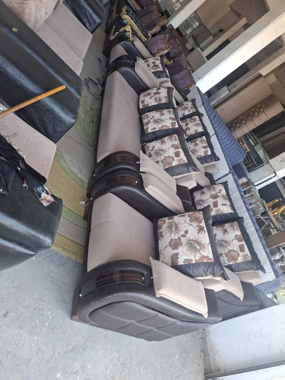 السلام عليكم
تم وصول حاوية تخم وغراض منزلية
 
جديدة و مستعملة بأسعار مناسبة جدا♥️

العنوان الحمزه الغربي ع لشارع لعام  تيل14 مجمع ضرغام  ويوجد توصيل
***********
