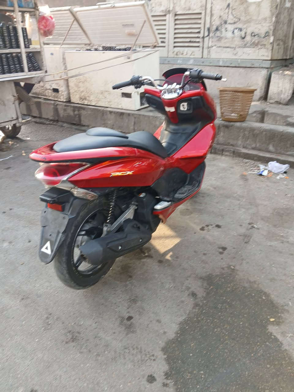 سلام عليكم pcx  للبيع
جيل اول مكينه 150 مفتوحه 

حساس ازدحام 

حساس استان 

كفر مبدل ماروني 

ماشيه 74 

تخم تاير جديد 

كلش حلوه ونظيفه خير من الله 

كهربائيات كلهن شغالات 

ما بيهه كل نقص سعر مليون و100 قفل  

مكاني مدينه الصدر ***********
