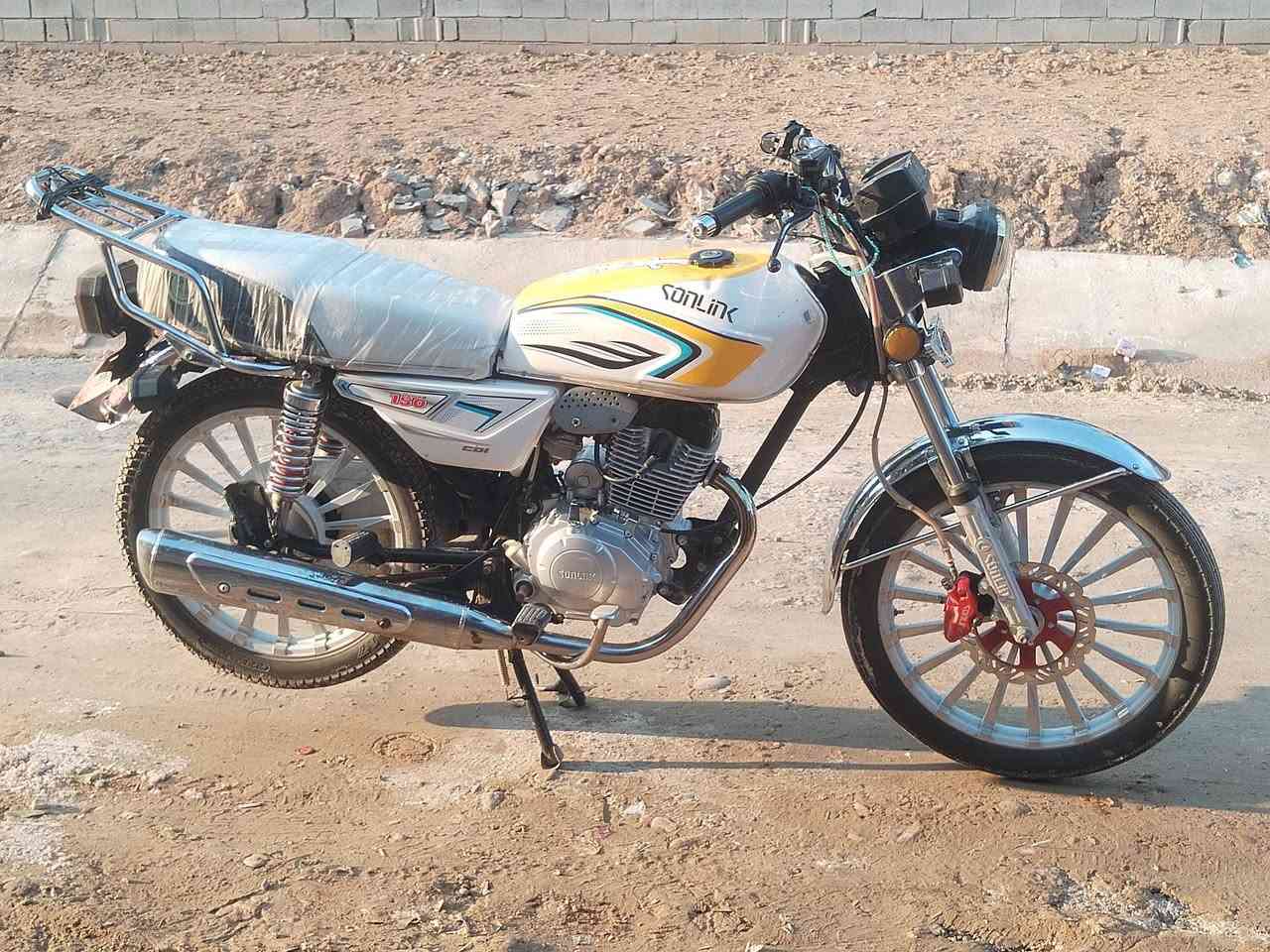 السلام عليكم دراجه سيفان للبيع  موديل 24 شكل 25 دراجه حلوه ونظيفه بعد احله من صوره مابيه نقص أوراق كامله  السعر 625 وبيه مجال قليل 

هاتف ***********

*********** الاسيا بي بس واتساب
