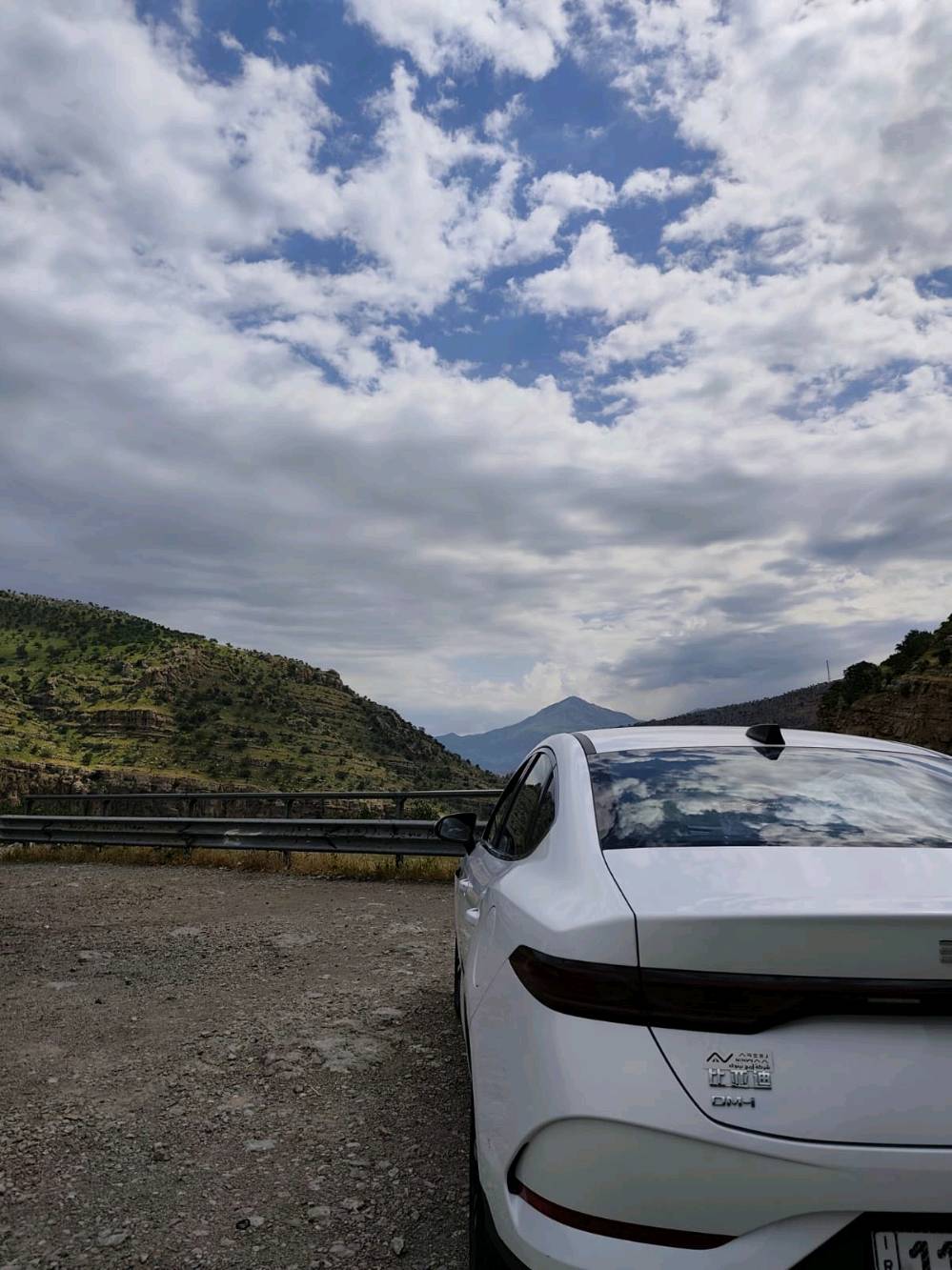 السلام عليكم.

BYD Ken Plus 2025

( السيارة فول مواصفات)

13 كامرة 
اوتو بارك 
قياده ذاتية 
مثبت سرعة 
فتحه سقف 
جام اوتو 4 
حساسات امامي خلفي 
كشن السايق كهرباء 
 
(مواصفات الفول معروفة مايحتاج اعدد بيهن بعد) 

بيها ملاحظة صغيرة بيها بارد بشفه البنيد فقط وباقي السيارة كفالة عامة 

(ماشية 5000كيلو ) 

السعر 23 مليون
رقم الهاتف ***********