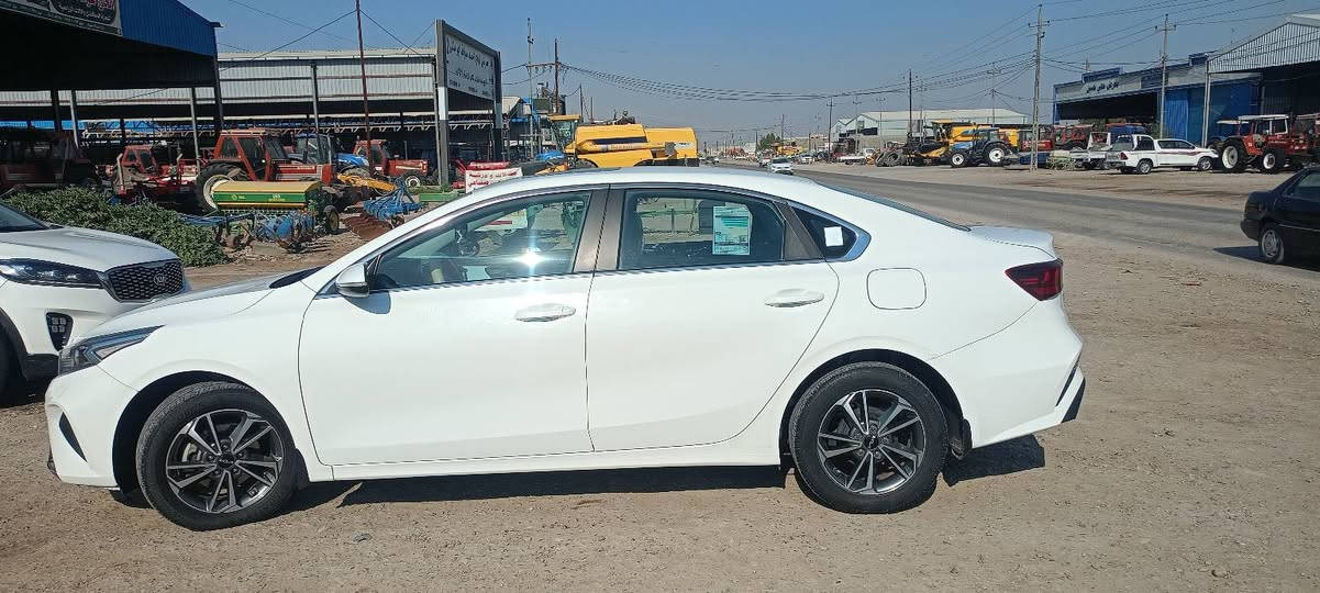 السلام عليكم للبيع سياره نوع سيراتو موديل 2022رقم بغداد موضفين ستقطاع مباشر السيارة مكينه 1600مري شفط فتحه داخل لونين تبريد قطعتين السيارة مكفوله من صبغ بيه بارد بصيط كلش السيارة ماشيه 144الف تخم تاير امامي خلفي صدر جديد كهربائيات كله شغال سياره ماتصرف عليه الف دينار مكان السياره واسط قضاء الزبيديه لاستفسار اتصال على الرقم التالي ***********
*********** ابو احمد السعر 145وبيه مجال للطيبين مكلف بل نشر
