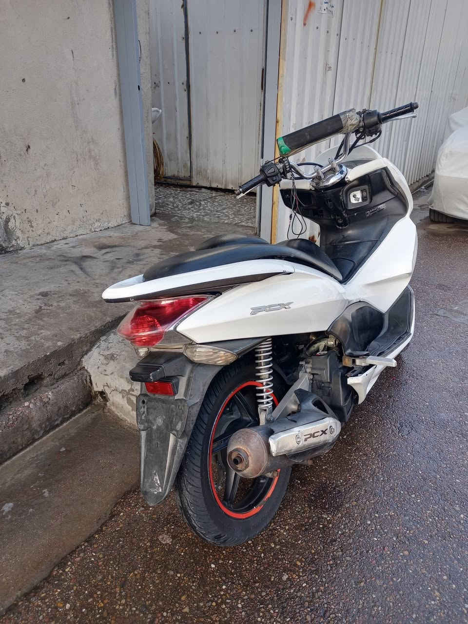 سلام عليكم دراجه بيسي اكس جيل اول ياباني  محرك 150 مديل 2017 مكفوله كفاله عامه  بيها ملاحضات بسيطه  جنكال مال قفل صندوك ومال بانزين مشتري جديد بس يحتاج شد  للبيع مستعجل عليها  سعر 800 مكاني بغداد 
***********
