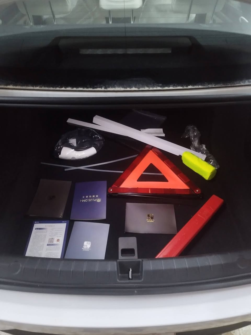 للبيع byd كن بلاس بعدهة زيرو 
زيرو على وضع الشركة. 

ابيض وداخل ابيض جلد 

السعر18 مليون و 200 الف 

غراض كاملة  وكاعيات حوضية وشاحنة الاصلية 

تفويله تمشي 2100km

شاشة محدثة وبرامج كاملة بدون نقص 

تبريد قطعتين 

بصمة + كارت بلادي. حساسات خلفي وكاميرا دواره. 

باسمي سنوية ورقم وهزة جديد تحويل مباشر

العنوان بغداد الدورة ميكانيك 

الاتصال على الرقم  

*********** يوجد واتساب
