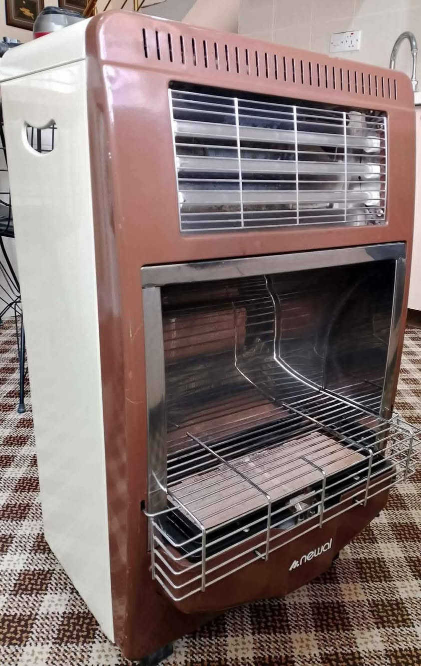 صوبة غازية - كهربائية باللونين الجوزي و الاوف وايت ماركة NEWAL استعمال جدا قليل نظام منقلة تكدر تطبخ على نارها وتحضر الشاي والقهوة، صبغ حراري اصلي ودكمة ثلاثية ايطالية 3 شمعات كاربون هيتر تدفئة قوية واقتصادية جدا بالكهرباء. درجتين حرارة عالي وناصي صوندة غاز مسلحة ضغط عالي. يوجد توصيل أربيل, العراق


**إذا كنت صاحب هذا الإعلان وتريد حذفه لأي سبب، رجاءا أرسل رسالة إلى الدعم الفني**