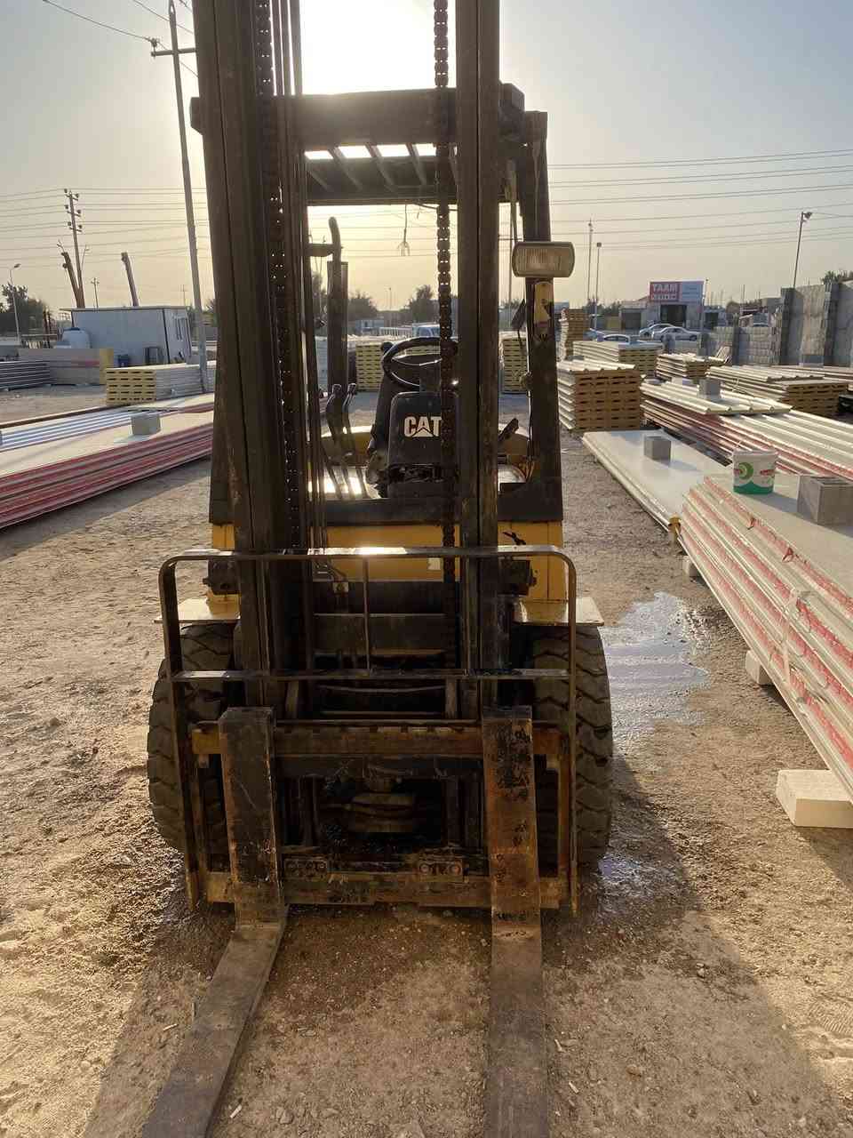 السلام عليكم لبيع شوكيه كتر مديل 2003جب عالي 3طن ونص مكان شوكيه بصره زبير علمنا شوكيه شغاله وجاهزه لعمل سعر 60وبيه مجال لطيبين رقم الهاتف ***********
