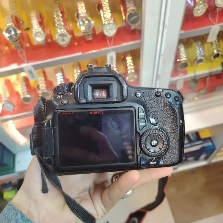 سلام عليكم 
كامره كانون 60 D شاشه قلاب  
مع عدسة الاصليه 
فول نظافة 
مع جنطة وحزام  وبطارية وشاحن 
السعر 475 الف وبيه مجال

ويوجد توصيل


**إذا كنت صاحب هذا الإعلان وتريد حذفه لأي سبب، رجاءا أرسل رسالة إلى الدعم الفني**