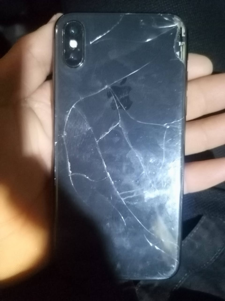 للبيع ايفون اكس
مبدل بطارية اصلية وكالة 
ذاكرة 64 جهاز نضيف فقط الضهر مكسور 
بغداد الشرطة الرابعة *********** الشراي يتصل
