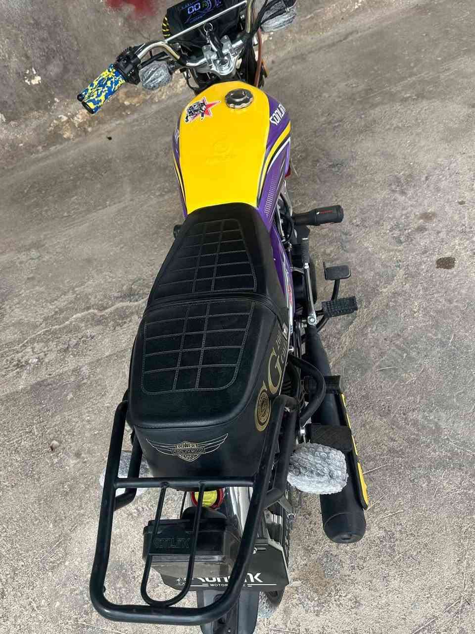 السلام عليكم 
سولنك ضاغطه وزنجيل 
24 شكل ال25باب اول محرك200🤍
شرط نضافه ونعومه فول مال جناي ما متعوب تواير شركه 
يرهم مراوس ويرهم بيع 
متواجد خاص.                         ( وصلت850. )
مكاني حصيبه القائم
رقمي *********** وتساب
