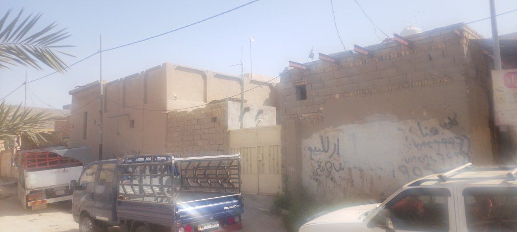 عقار للبيع في شارع الصافي ركن واجه 12 على الشارع الرئيسي المساحة 332متر يحتوي على بيتين يحتوي العقار على 6 غرف نوم مع 4 محلات طابو صرف حر للاستفسار الاتصال على *********** أو مراسلة واتساب
