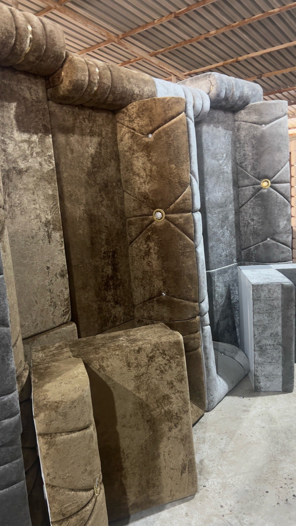 ديوان 10 متر 16 مقعد جديد جميع الأقمشة درجة اولى للحجز وتساب يوجد توصيل 