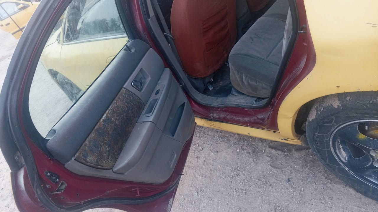سلام عليكم 
فورد أمريكي موديل 2002 رقم بغداد ما واصل راعيه 
سياره حلوه ونضيفه دوخله نضيفه عوزه ترتيب الدرايم مكينته كامري شفت تشتغل وتمشي سنويته منتهيه ب2024 مكان بصره سعر 14 وبيه مجال *********** واذا مراوس هم اروس
