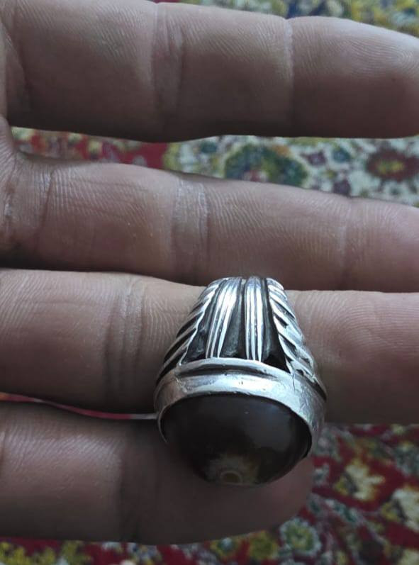 السلام عليكم محبس سليماني احمر 
اصلي فضه ثقيل من النوادر 
مكاني الرمادي ماعندي توصيل***********
