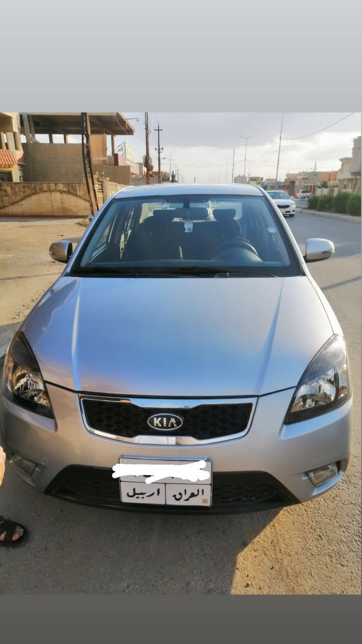 كيا ريو 2012
سيارة بدون صبغ بدون بارد 
سعرها 100$ وبيها مجال بسيط 
للتواصل ***********

