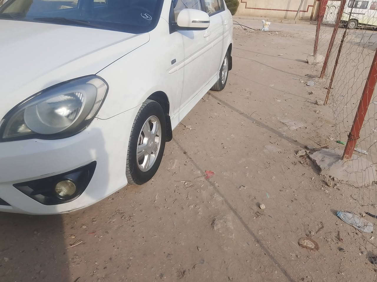 اكسنت موديل 2011 خليجي مكفوله بيها جاملغ أمامي بس رش الباقي كله مكفول محرك 1600 تبريد محرك كير تخم تاير جاهزه السياره فول مكاني بغداد السعر 95 الرقم ***********
