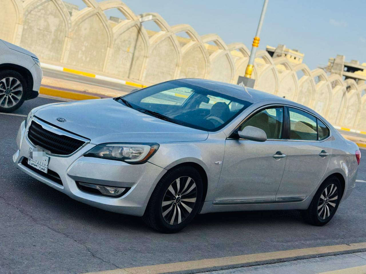 كادنزا خليجي 2012 السعر 98 قابل للتفاوض الاستفسار اتصل *********** خليجي كفاله عامه ضربه وصبغ وتبديل عدا هلال خلفي فقط والباقي كفاله عامه مواصفات شاشه كبيره تحكم ستيرن كشنات كهربائي قطعتين تبريد اشاير مرّي كهربائي حساسات امامي وخلفي مكينه سته 6️⃣ سلندر مكينه وكير مكفولات حداديه جديده تخم تاير تبريد ثلج ❄️ مشروع وطني سنويه ل ٢٩ مكان سياره كربلاء كربلاء, العراق
