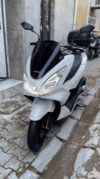 للبيع  دراجة pcx 2017 جيل ثاني ام لد  ياباني اصلي طك كارتون ع وضع رمبة...