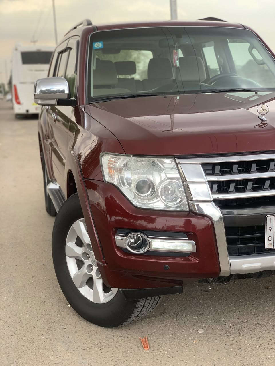 باجيرو للبيع مكفوله عام  موديل 2017بسمي كير محرك تخم تاير ترايك للبصره ماشيه 83
مكان السياره البياع حي الجهاد السعر 195وبيها مجال للطيبين ***********
