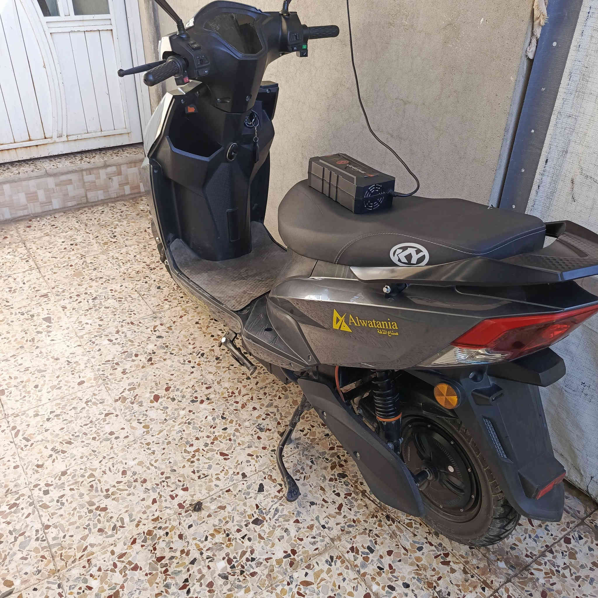 ماطور شحن السرعه 50 نظيف حيل ثلاث نمرات ست باتريات السعر 550 اتراي وين من يعجبك موبايل ***********
