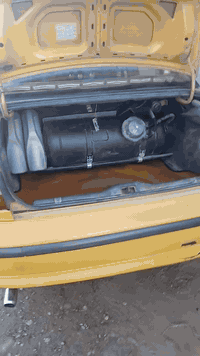 سلام عليكم سيارة سمند للبيع موديل 2012سيارة جديدة كامل مواصفات مكينه وكير فرنسي سنويه ل ٢٦ منضومه غاز بيها  شغاله يعني جاهزة مابيها بس شغلة المكينه رنكات فقططط  السعر ٣٢ وبيها مجال بصيط الشراي يتصل  رقم هاتف ***********
