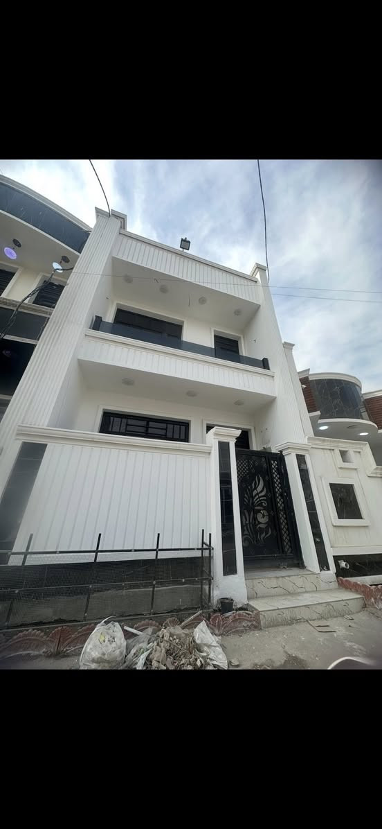 بيت للبيع في منطقه الدوره البعيثة مجمع العدل لاول المساحه 75م بيت جديد وبي تنازل شركه  السعر مناسب للاستفسار ***********
