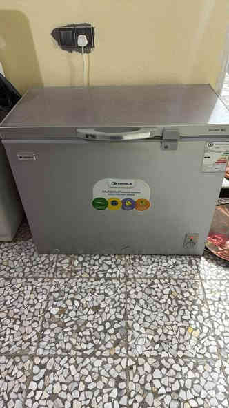 مجمده مستعمله شهرين وطباخ اجديد مامشتغل ابد المجمده 175وطباخ 124 حي زهراء ***********
