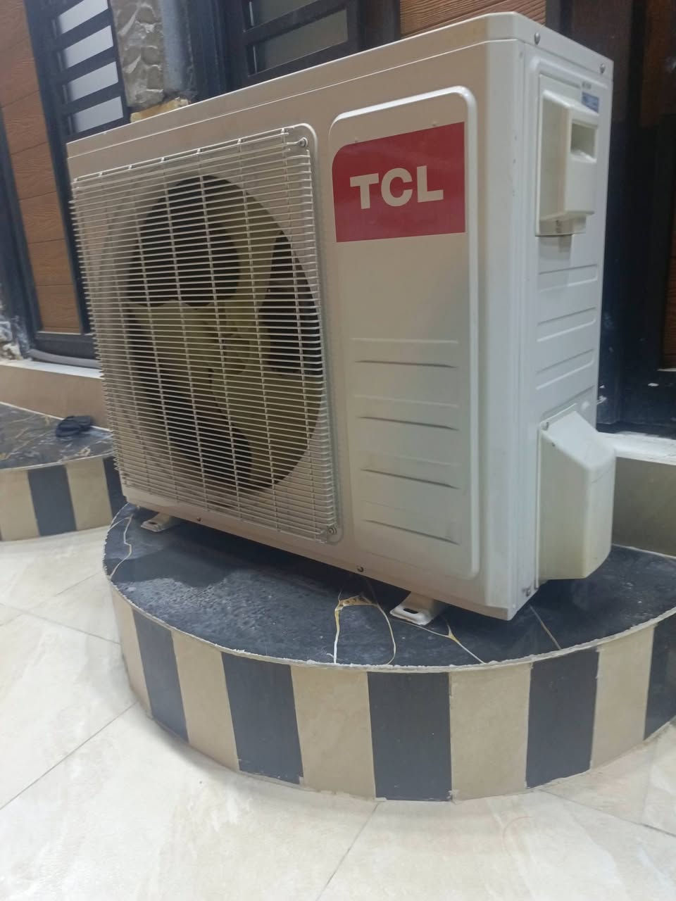 السلام عليكم ورحمه الله وبركاته
قطعة خارجية TCL طنين غاز 410 جديدة مكفولة من أي خلل بدون غاز السعر ٣٠٠ العنوان ابو الخصيب وإذا اكو مراوس بقطعة خارجية اراوس وأخذ فرق  ***********
