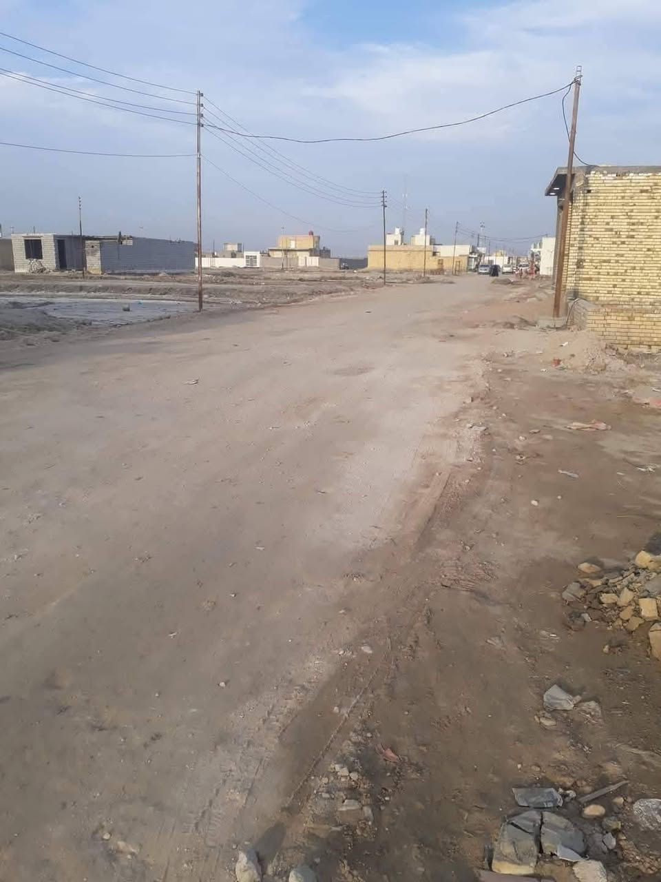 السلام عليكم 
عندي قطع بحي الجوادين مقابيل الاسكان الصناعي 
النزله الثانيه والنزله الثالثة باي مكان تريد موجود 
ها من تشتري مني گبل تنزل القطعه بأسمك بالخارطه الرئيسيه  لأن كل القطع مفصلات ومقسمات على شكل مقاطعات وارقام وخرائط تشتري وانته راسك بارد 
سعر القطعه 200متر  پ7ونص  
تريد تستفسر خابر وتدلل ***********
