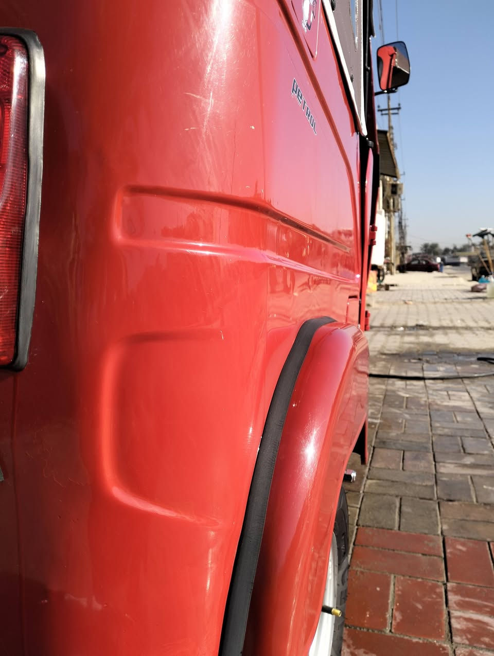 سلام عليكم اخوان تكتك للبيع 23 شهر 11 تكتك رقم وسنويه كربلاء الوحات نكليزي كفاله عامه تكتك من عده رشت صبغ بين كنر وبك ليت بس رش شويه سعر 10250 بيه مجال حك جيه  ***********
