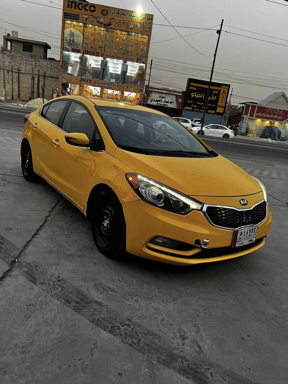 سلام عليكم فورتي 2015 ورد امريكي حادث باب خلف السايق فقط وصور امريكة بل منشور ولباقي كفالة كلها ليبل واحد مكينة 2000 gdi
 وشادلها منظومة غاز 60 لتر كير ايتي مبدلة جديد تخم تايرات صدر تبريد مكفولات
مواصفات 
فول تحكمات ستيرن
ثلاث انظمة قيادة
مري شفط + اشاير مري
علامة ترحيب عند فتح الباب
لد لايتات نهاري حاجب
شاشة صغيرة لمس +كامرة دوارة بلاد
مغلفة ارضية جلد وتنتة 
نظام ايكو نظام تزحلق
السيارة معتني بيها على اخر حباية
السعر 100 وبيها مجال بصيط 
مكاني بغداد العبيدي ***********
ترهم مراوس بخصوصي
