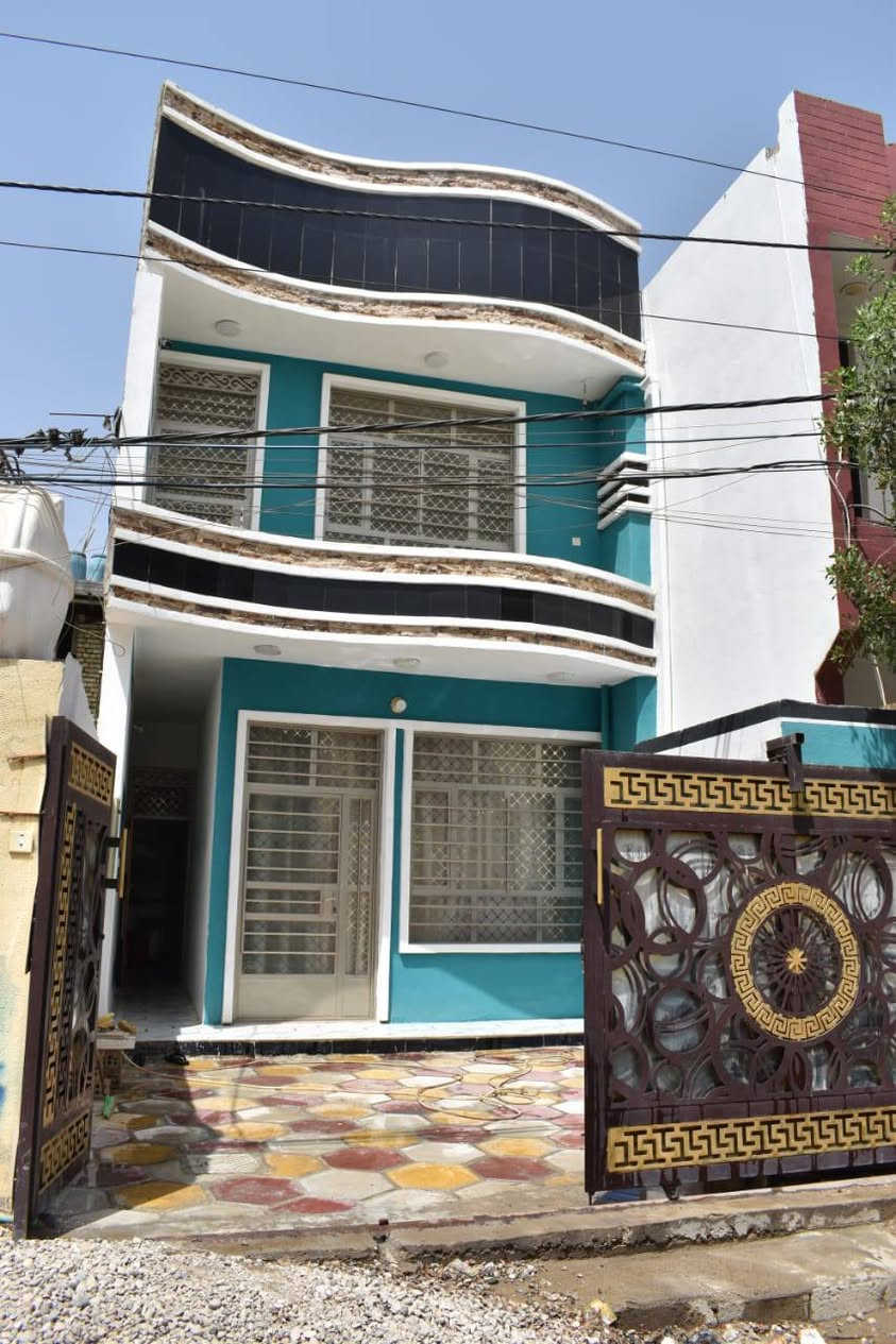 سلام عليكم بيت ١٠٠م طابق ونص غرفتين ومطبخ واستقبال وصحيات الفحامه مقابل مركز الشرطه بيت بناء حديث ***********
