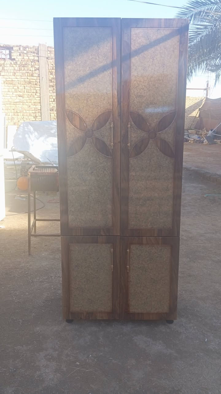 75فقط عرض فتره محدوده كنتور تركي والشغل عراقي ارتفاع 220وعرض90ونزال45اربع بيبان 2كبار و2ازغار خانه تحتوي على رفوف عدد2وخانه تعلاكه العنوان ديوانيه طريق الدغاره للتواصل واتساب***********
