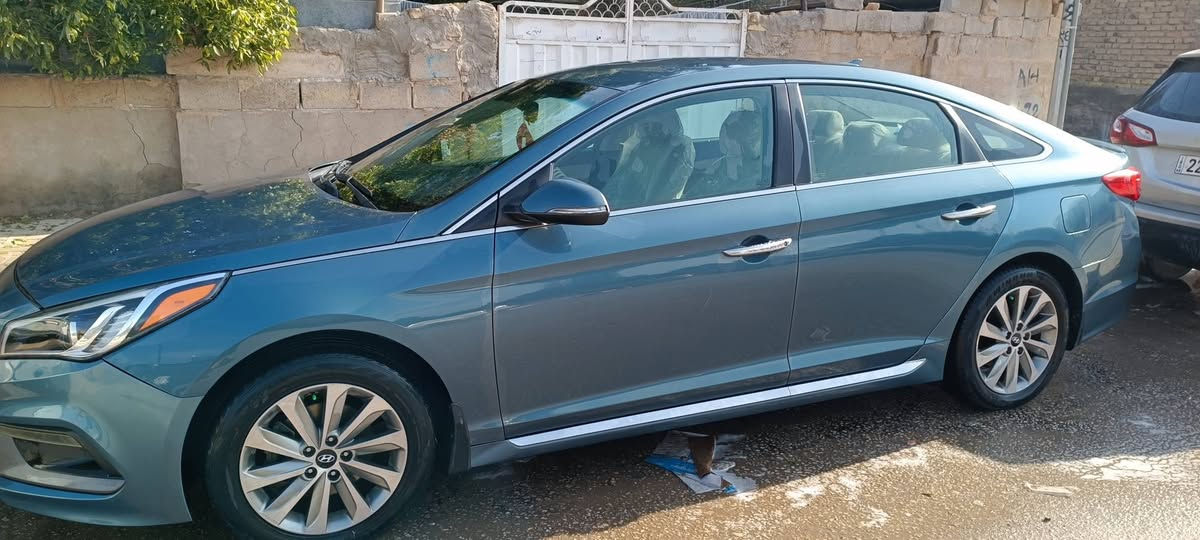 السلام عليكم
سوناتا مديل 2017 سبورت وارد امريكي كلين مكفوله من من الضربه بيه بس الجالملغ خلف السائق صبغ فقط...
 مواصفاتها 
شاشه كامره بلاديات
 اشاير بالمري
 دواخل بيجي 
كشن السائق كهرباء 
وباقي مواصفاته معروفه السعر $130
مكان السياره كربلاء للتواصل 
***********
*********** كربلاء, العراق
