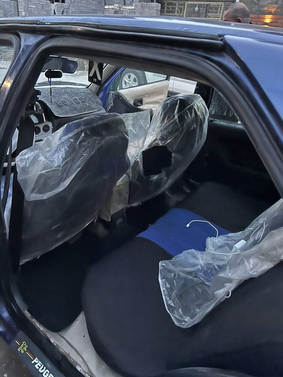 سلام عليكم اعادة النشر بسبب الوعود الكاذبة بيجو 306 موديل 2001 رقم بغداد انكليزي جديد هزه جديده محرك وكير خير من الله دوشمة جديده تخم تاير ويل صدر نضيف مكاني بغداد 
***********
***********
