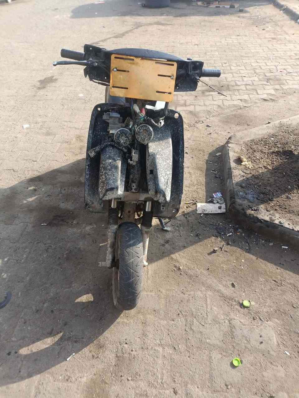 السلام عليكم فراشه للبيع كامله أم كمله كهربائيات سلف شغال هندر شغال ضفيرتها جديه نقص بس الكفرات الموقع النجف گراج بغداد مقابل الشقق السكنيه السعر 200 :رقم الهاتف ***********
