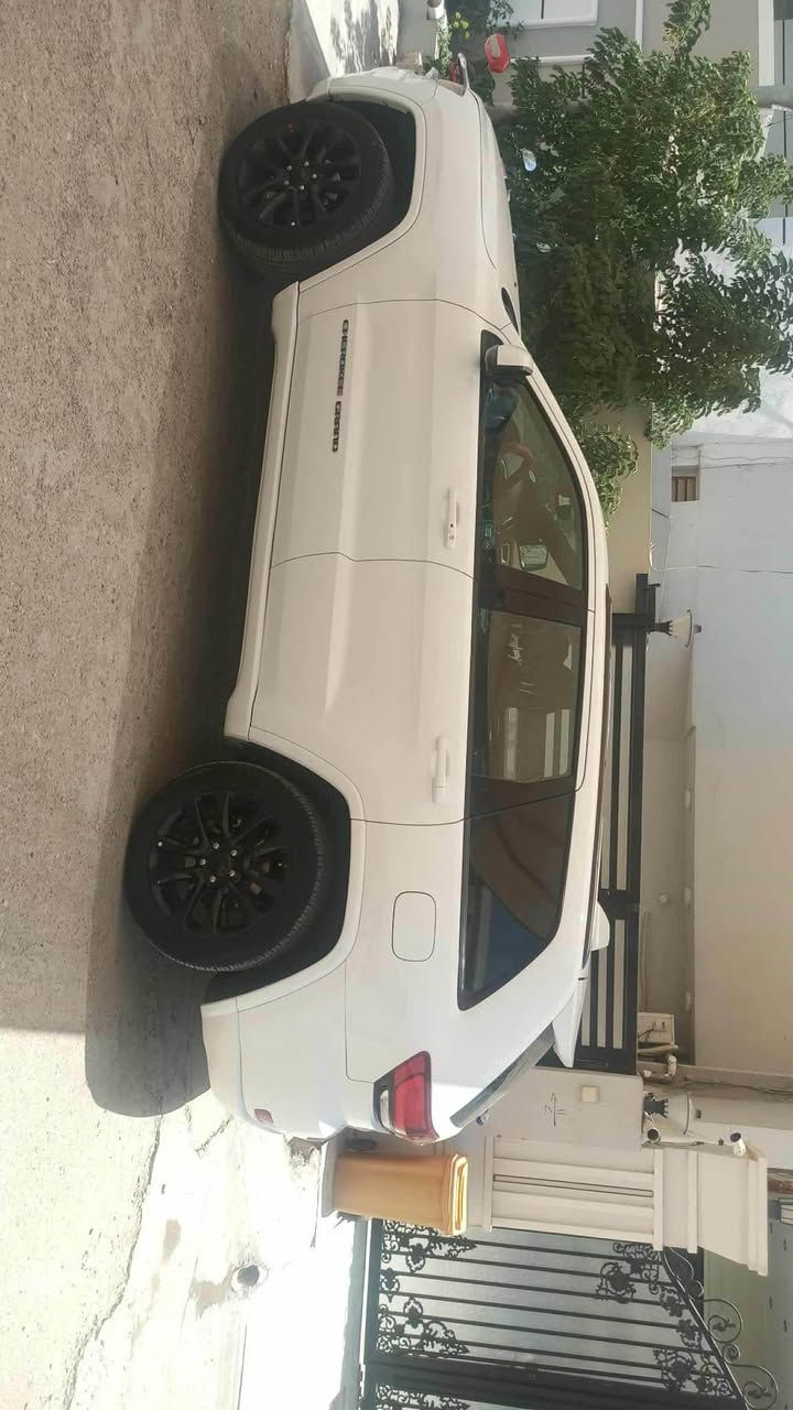 السلام عليكم للبيع او مراوس حسب القناعه جيب موديل 2018 بلاك توب فلول مواصفات جنطه كهرباء توقف ذاتي ضررها جامرلغ امامي وباب بدون داخل رادار كأمره امامي خلفي حساسات فتحه سقف جاهزه مابيها كل نقص ماشيه 90 رقم سليمانية باسمي هزه سنويه جديده السعر 228 العنوان بعقوبة هاتف 📞 *********** بغداد, العراق
