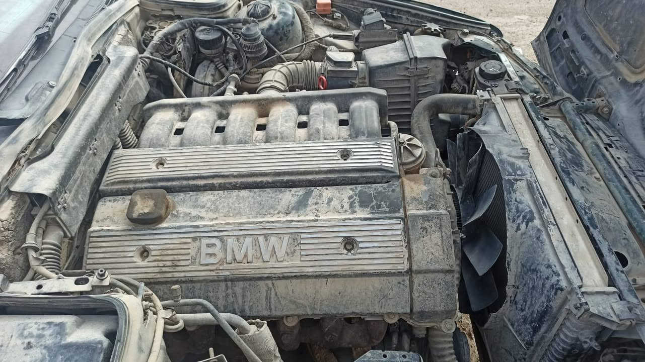 بي ام 525
سياره بيها كاكزت 
حداديه اماميه وخلفيه شرط 
اكسنها 23
كير ومحرك كفاله ما عده بيها كاكزت 
سياره نضيفه يردالها بس صبغ وبعض التعديلات 
اصل 25 بليته وسنويه 
تايرات تعبانه اشويه 
كشنات كهرباء 
سعر 37 وبيها مجال 
مكاني السماوه 
الرقم ***********
