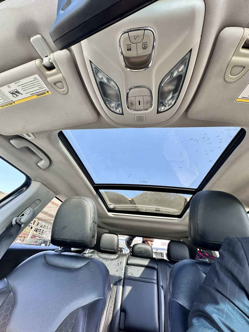 جيب كومباص بلاك
موديل 2018 
مواصفات امريكيه 
كشنات جلد تحكم السائق كهربايي وتدفئه
ابل كار بلي واندرويد اوتو 
تبريد قطعتين وتبريد خلفي 
فتحة سقف بانوراما 
مثبت سرعه 
وتحكم استيرن 
اوتو ستوب 
سايد بريك دگمه 
السياره ماشيه 94 الف قابل للزياده. 
تاير جديد وحدادة 80 بالميه 
ادامه كامله على المحرك قبل 3 ايام 
ادامه كامله ع السوائل الراديتر والمروحه بلاديات 
السيارة رقم  بصرة انكليزي هزه 2025 
سياره جاهزه فقط تحتاج ( بوليش )  مكاني  البصره  البراضعية 
السعر 120 وبيه مجال بسيط
***********
